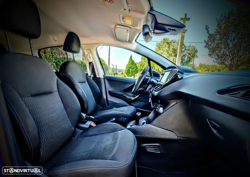 Peugeot 208 1.2 PureTech Style EAT6 - 11