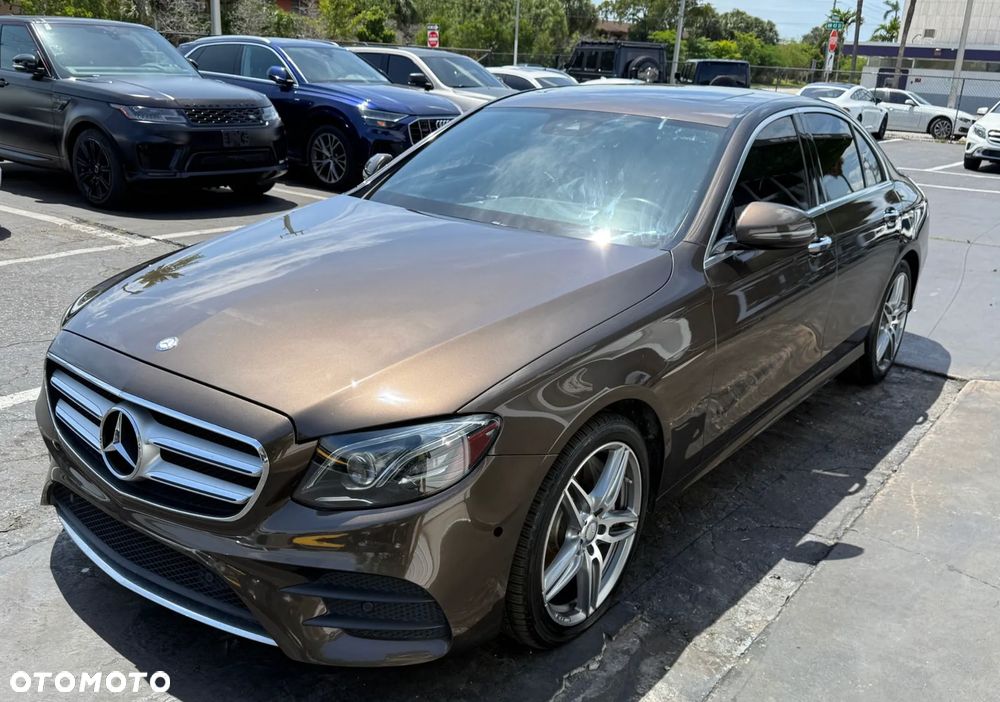 Mercedes-Benz Klasa E 300 9G-TRONIC AMG Line - 5