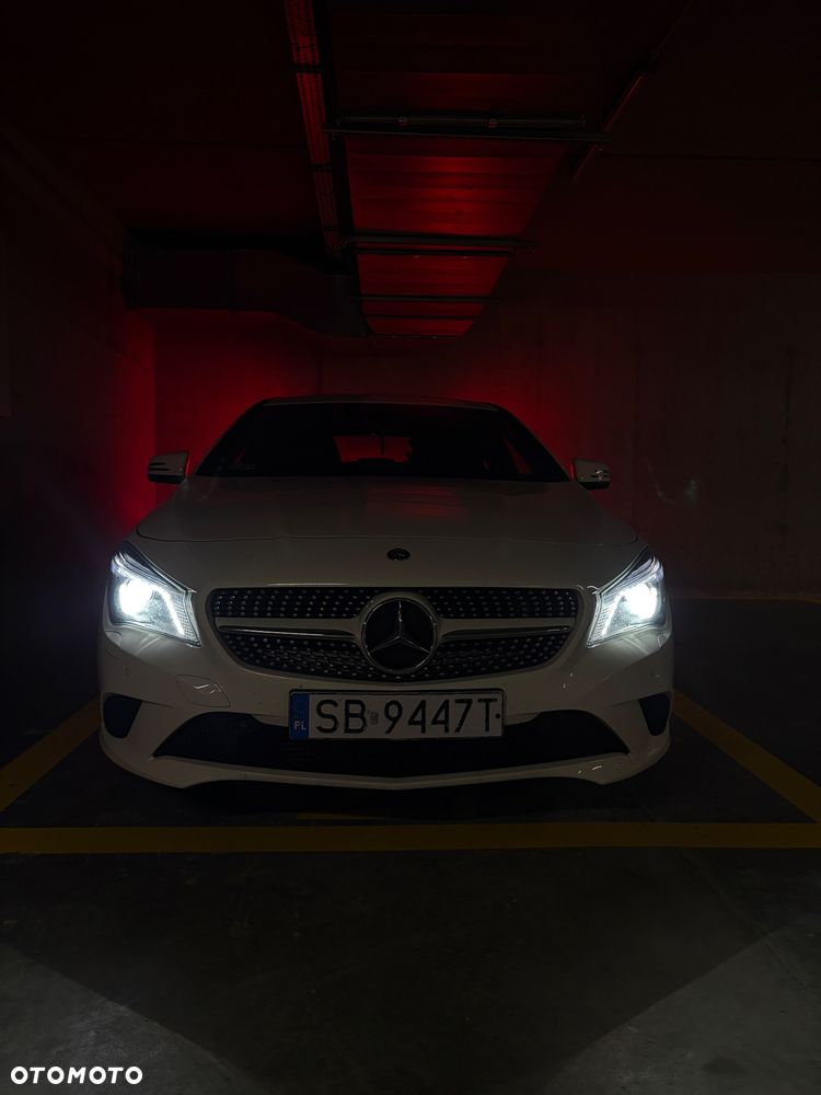 Mercedes-Benz CLA 180 7G-DCT Urban - 14
