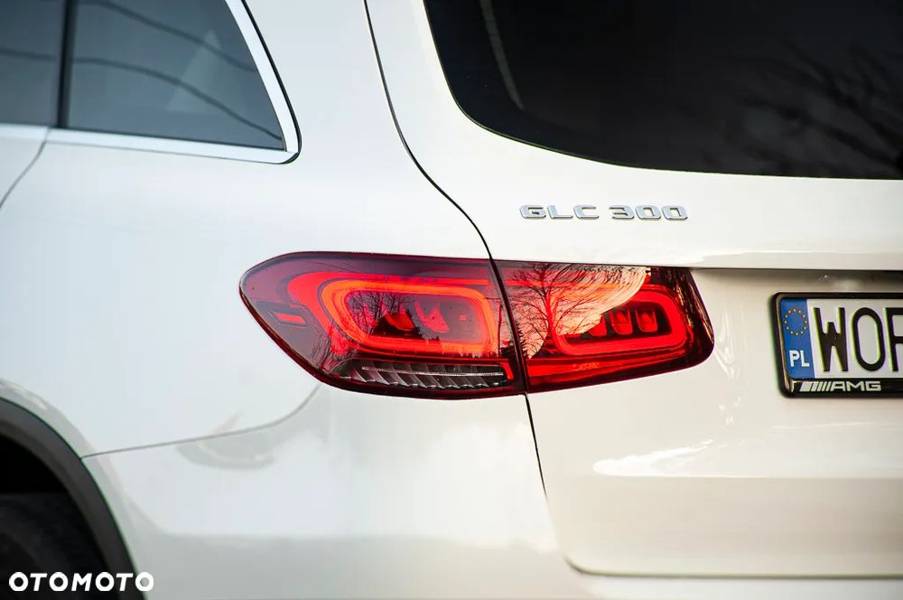 Mercedes-Benz GLC 300 4Matic 9G-TRONIC AMG Line - 21