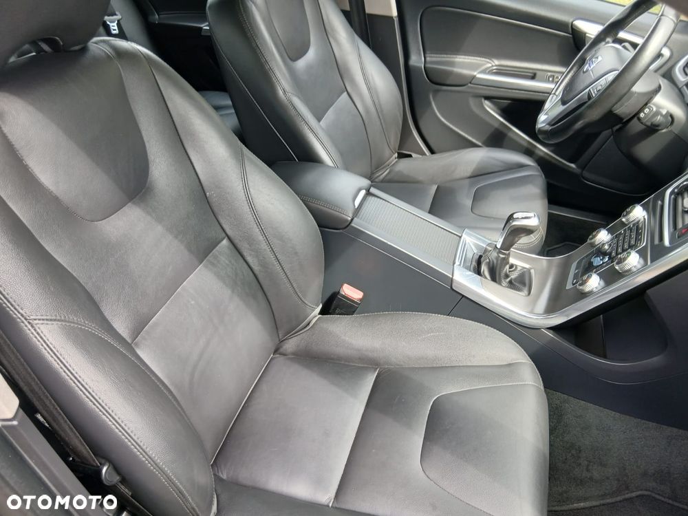 Volvo V60 D3 Summum - 36