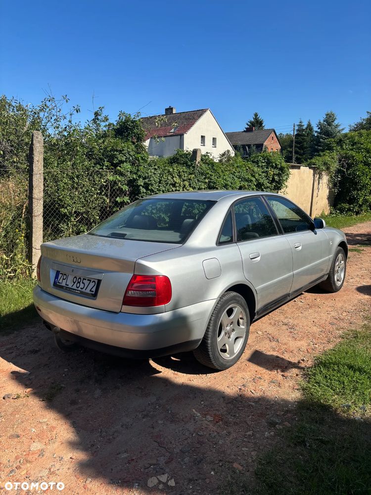 Audi A4 Limousine - 5
