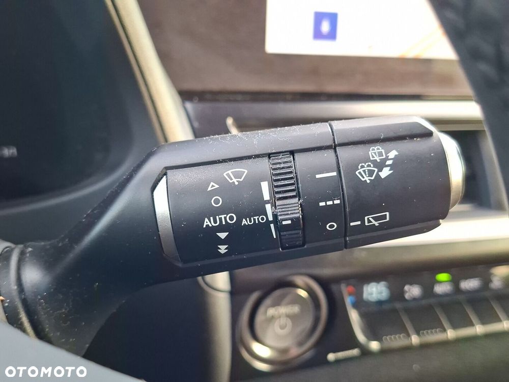 Lexus UX 300h F Sport Design AWD - 20