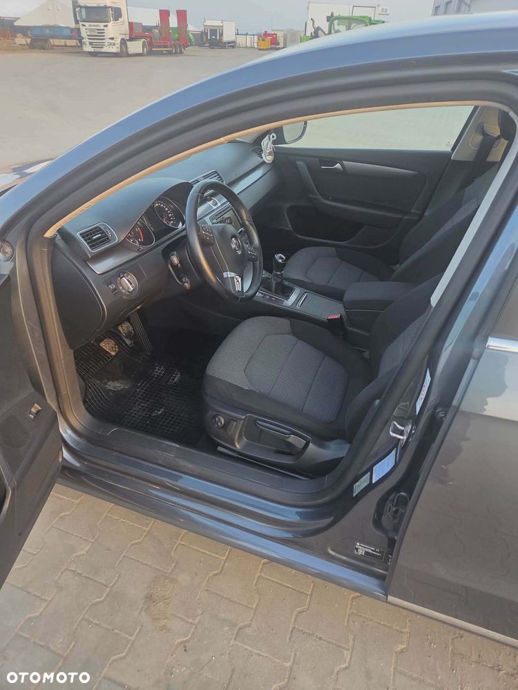 Volkswagen Passat 2.0 TDI Comfortline - 5