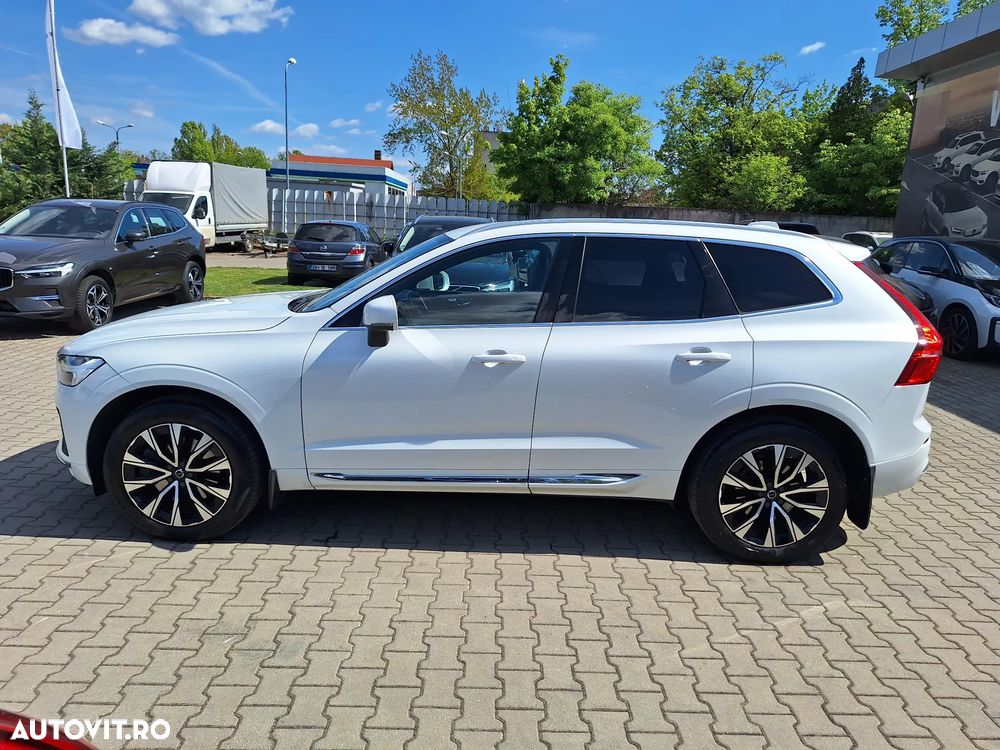 Volvo XC 60 B4 MHEV AT AWD Plus Dark - 9