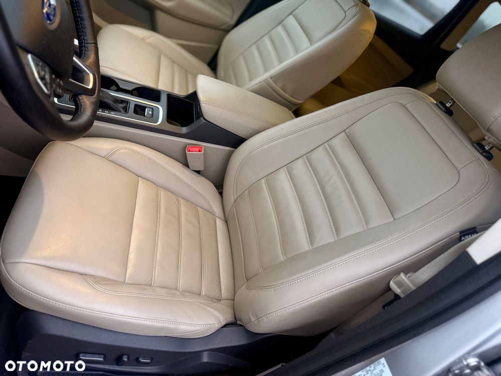 Ford Escape 2.0 EcoBoost AWD Titanium - 14