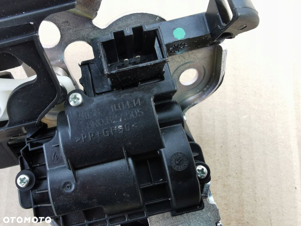 Zamek klapy Audi A1 A5 A6 8R0827505 - 3