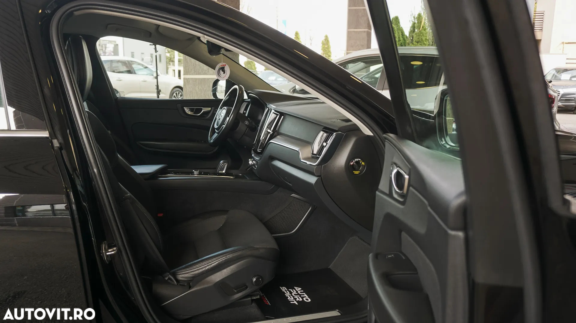 Volvo XC 60 B4 D AWD Geartronic Momentum - 24