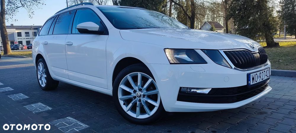 Skoda Octavia 1.6 TDI DSG Ambition - 1
