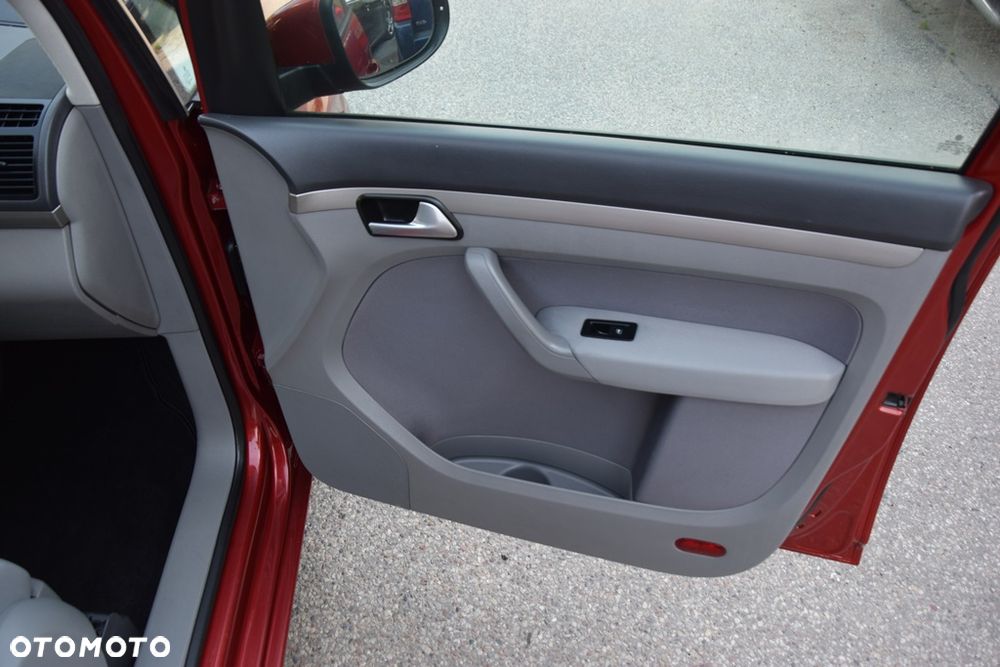 Volkswagen Touran 1.4 TSI DSG Conceptline - 22