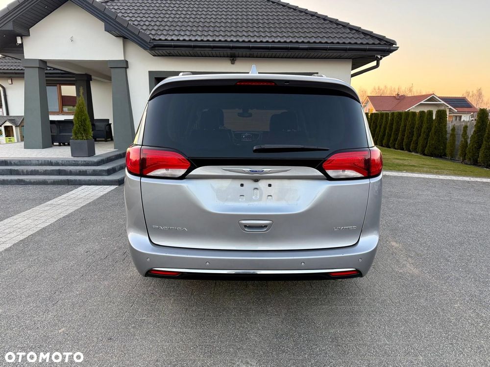 Chrysler Pacifica - 11
