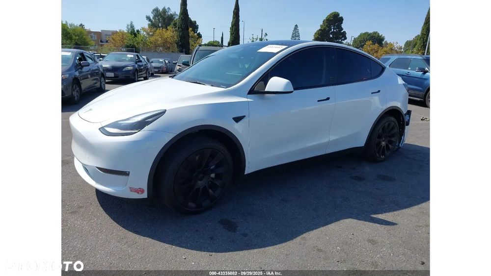 Tesla Y - 2