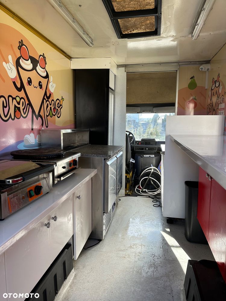 Mercedes Benz 308D - 9