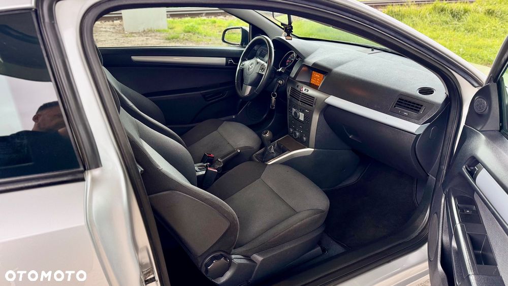 Opel Astra III GTC 1.6 Sport - 11