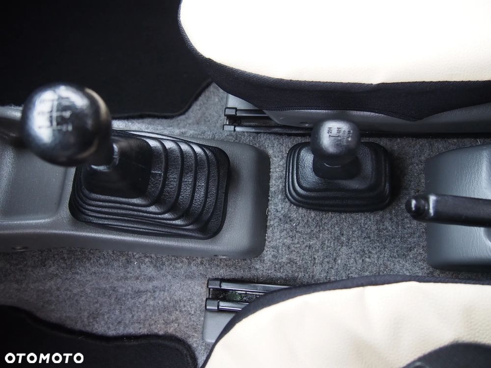 Suzuki Jimny 1.3 JLX - 17