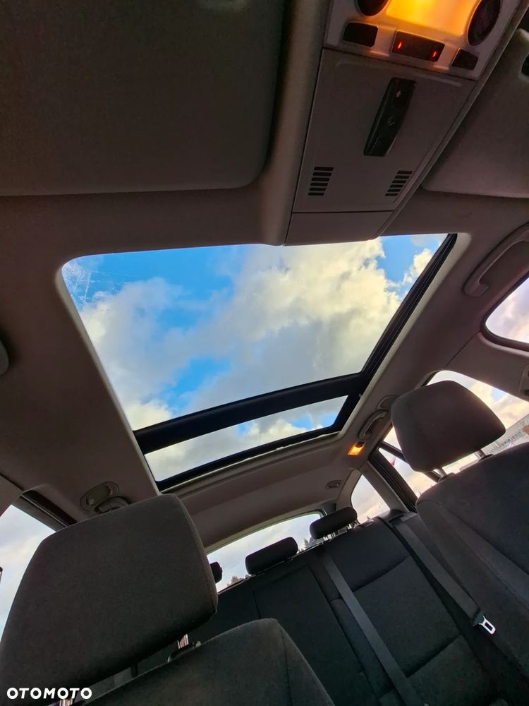 BMW Seria 3 318i - 12