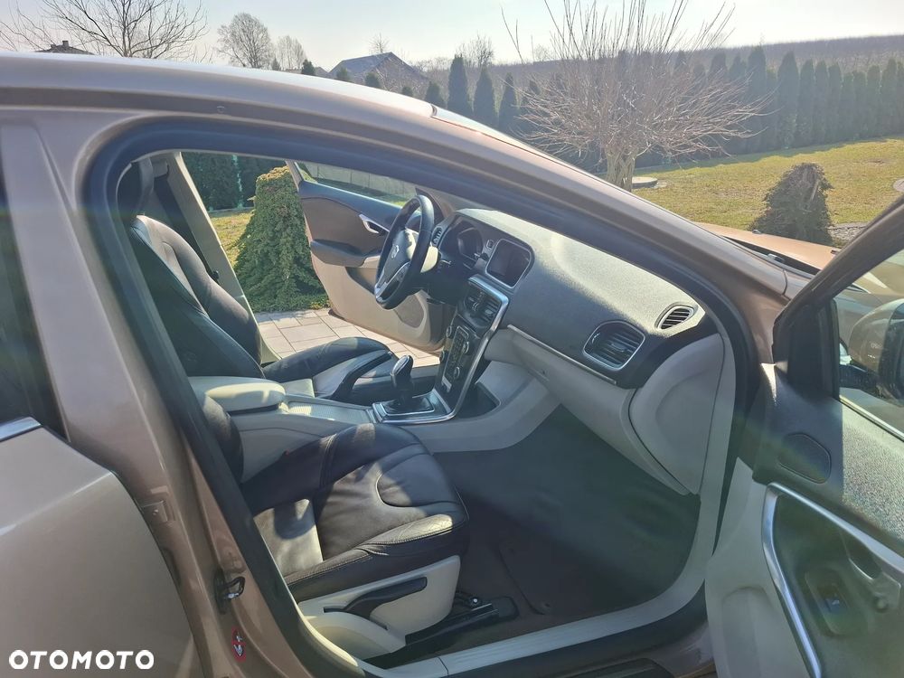 Volvo V40 D2 Kinetic - 24