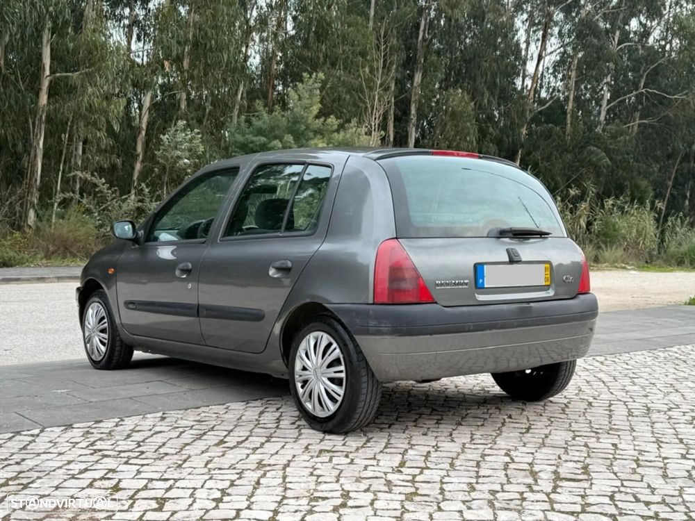Renault Clio 1.2 RT - 4