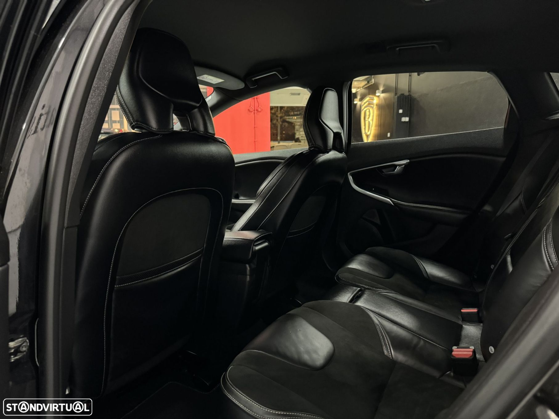 Volvo V40 2.0 D2 R-Design - 42