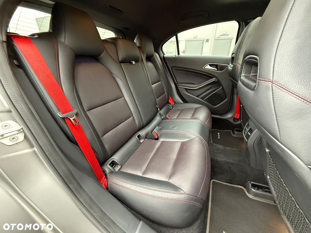 Mercedes-Benz Klasa A AMG 45 4Matic AMG Speedshift 7G-DCT - 33