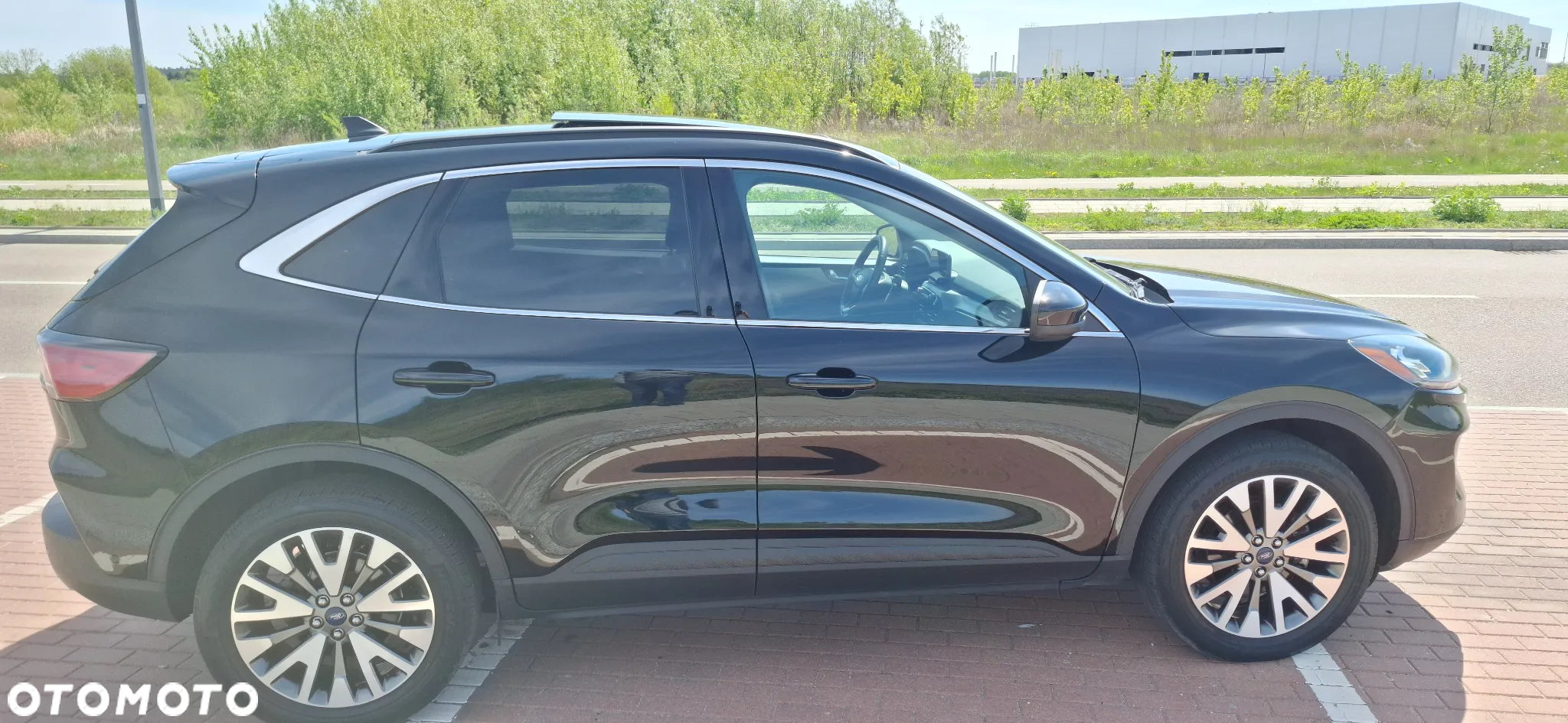 Ford Escape 2.0 EcoBoost AWD Titanium - 24