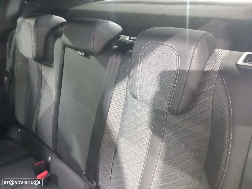 Peugeot e-2008 54 kWh Allure - 15