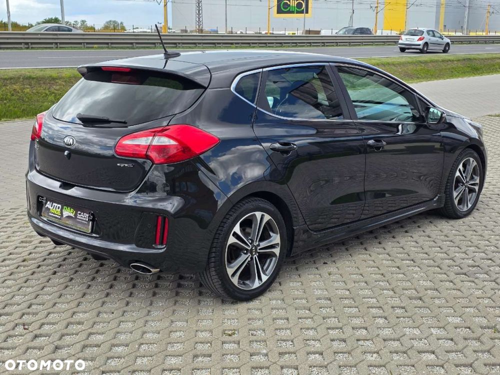 Kia Ceed - 33