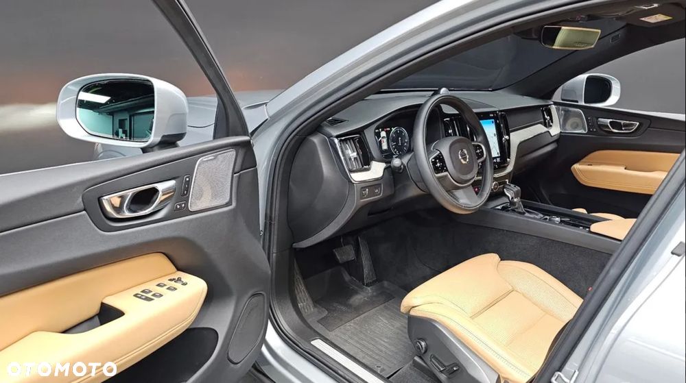 Volvo XC 60 D5 SCR AWD Inscription - 11