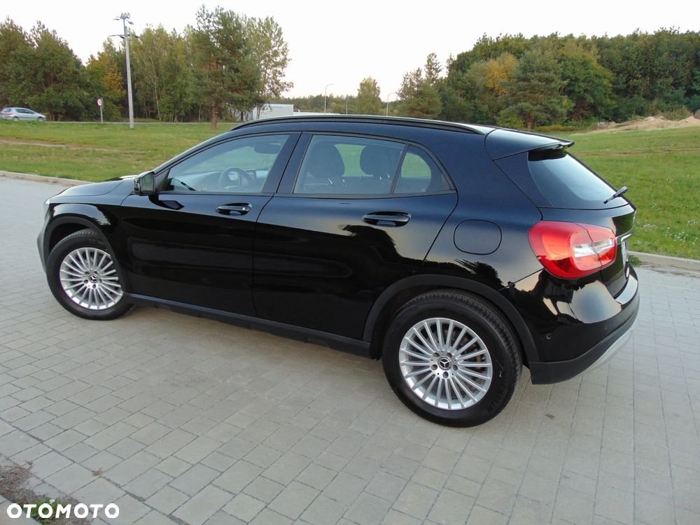 Mercedes-Benz GLA 180 UrbanStyle Edition - 30