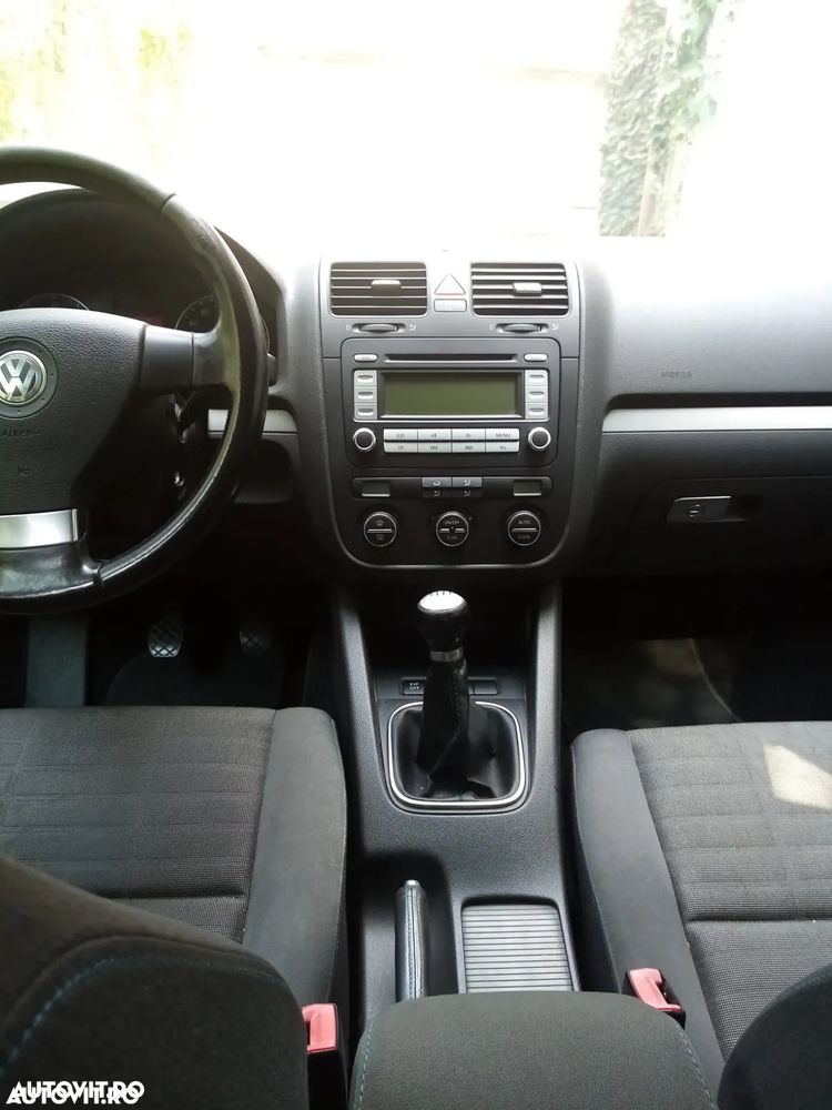 Volkswagen Golf - 6