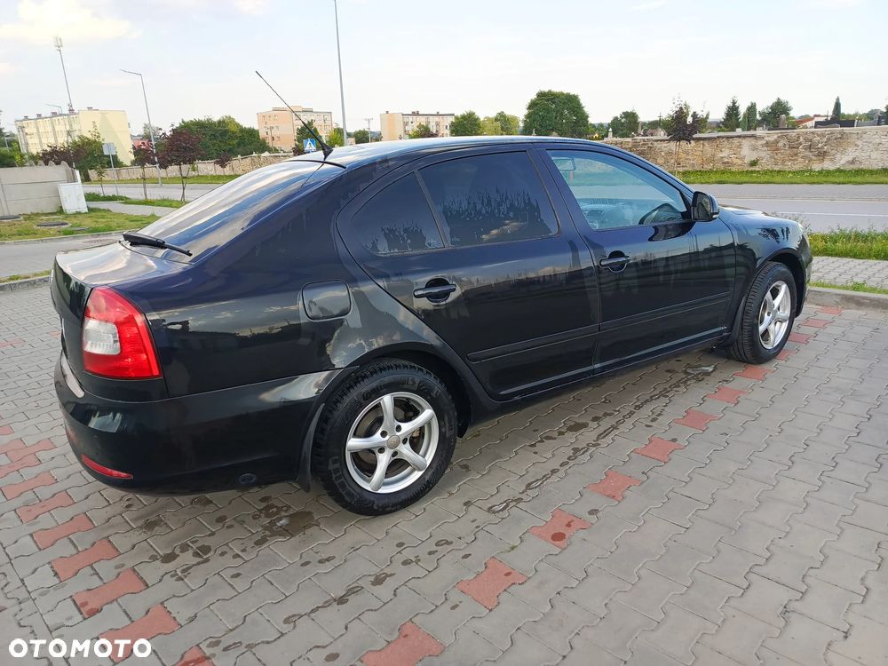 Skoda Octavia 1.6 Ambiente - 11