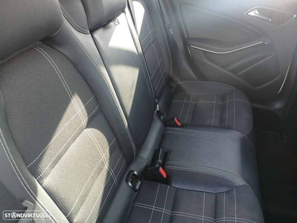 Mercedes-Benz A 180 CDI (BlueEFFICIENCY) 7G-DCT AMG Sport - 12