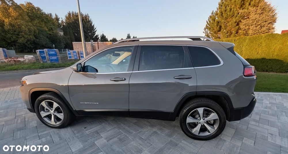 Jeep Cherokee - 16