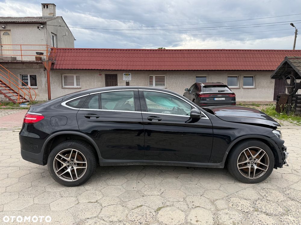 Mercedes-Benz GLC 250 4Matic 9G-TRONIC AMG Line - 2