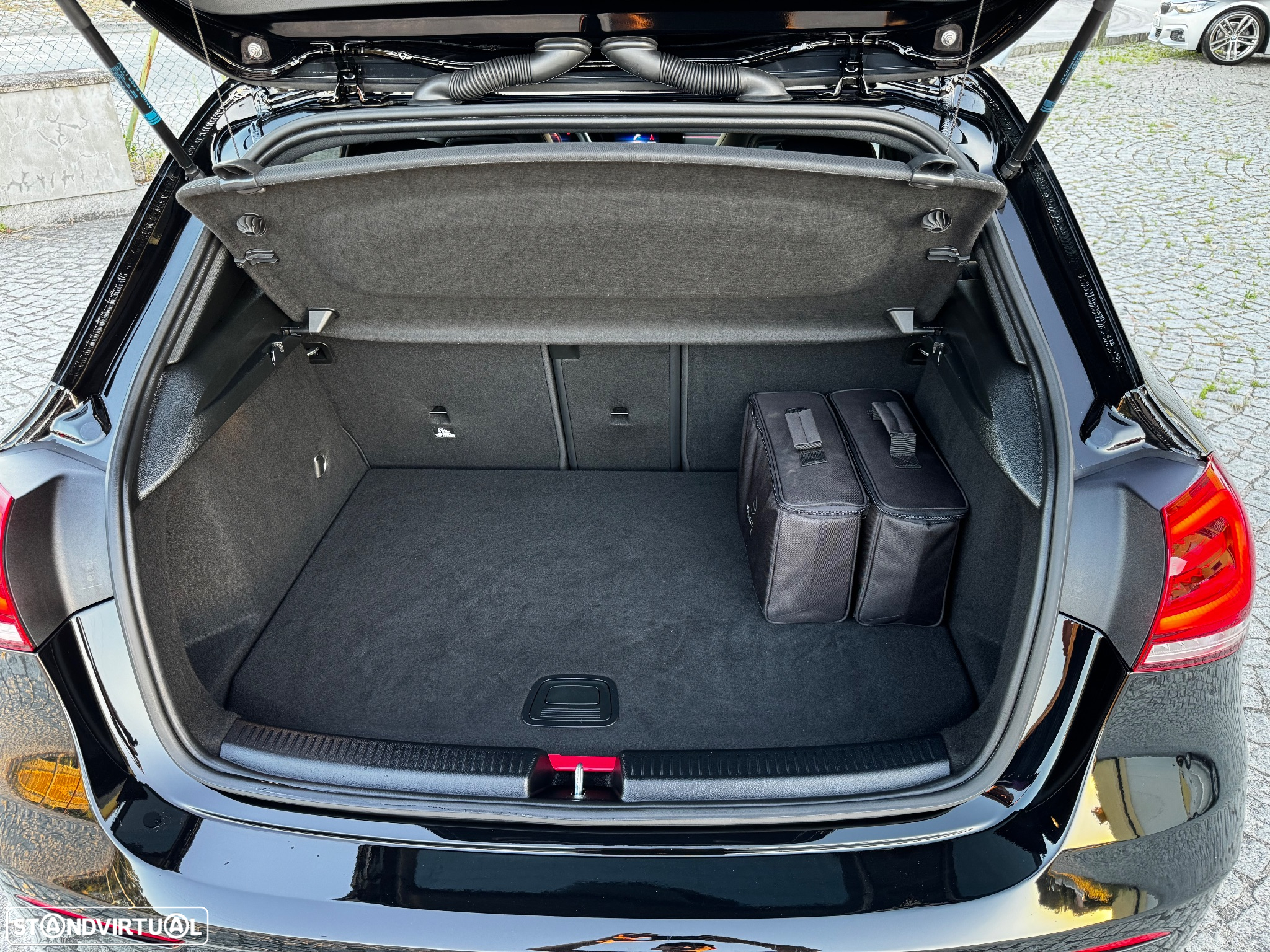 Mercedes-Benz A 250 e AMG Line - 25