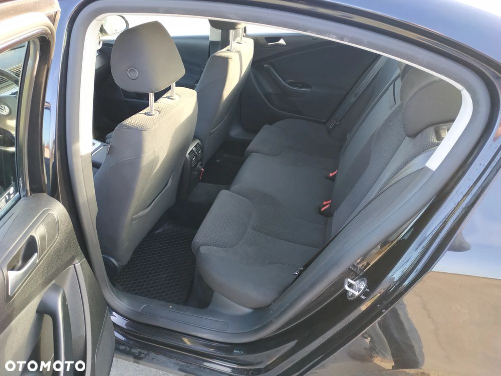 Volkswagen Passat - 9