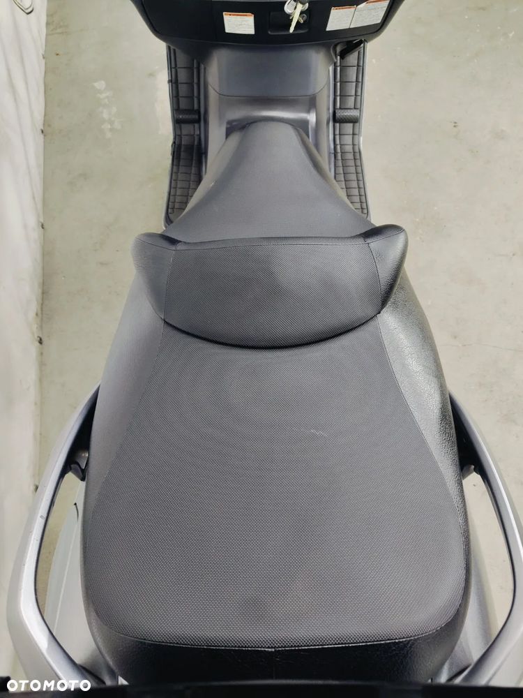 Suzuki Burgman - 12