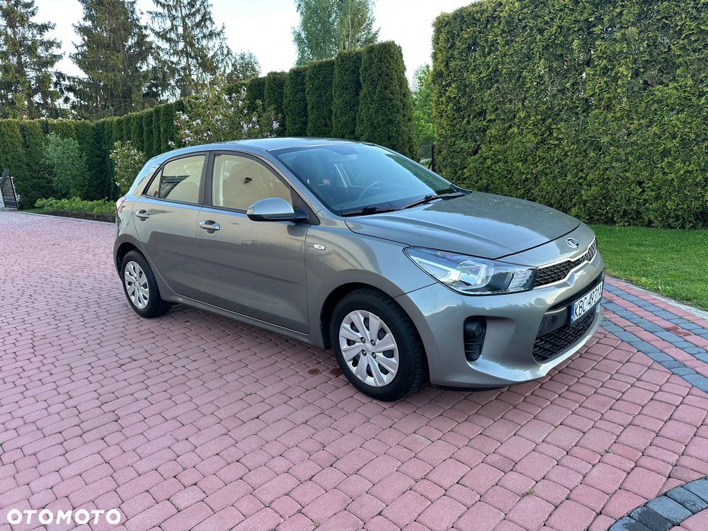 Kia Rio 1.2 L - 5