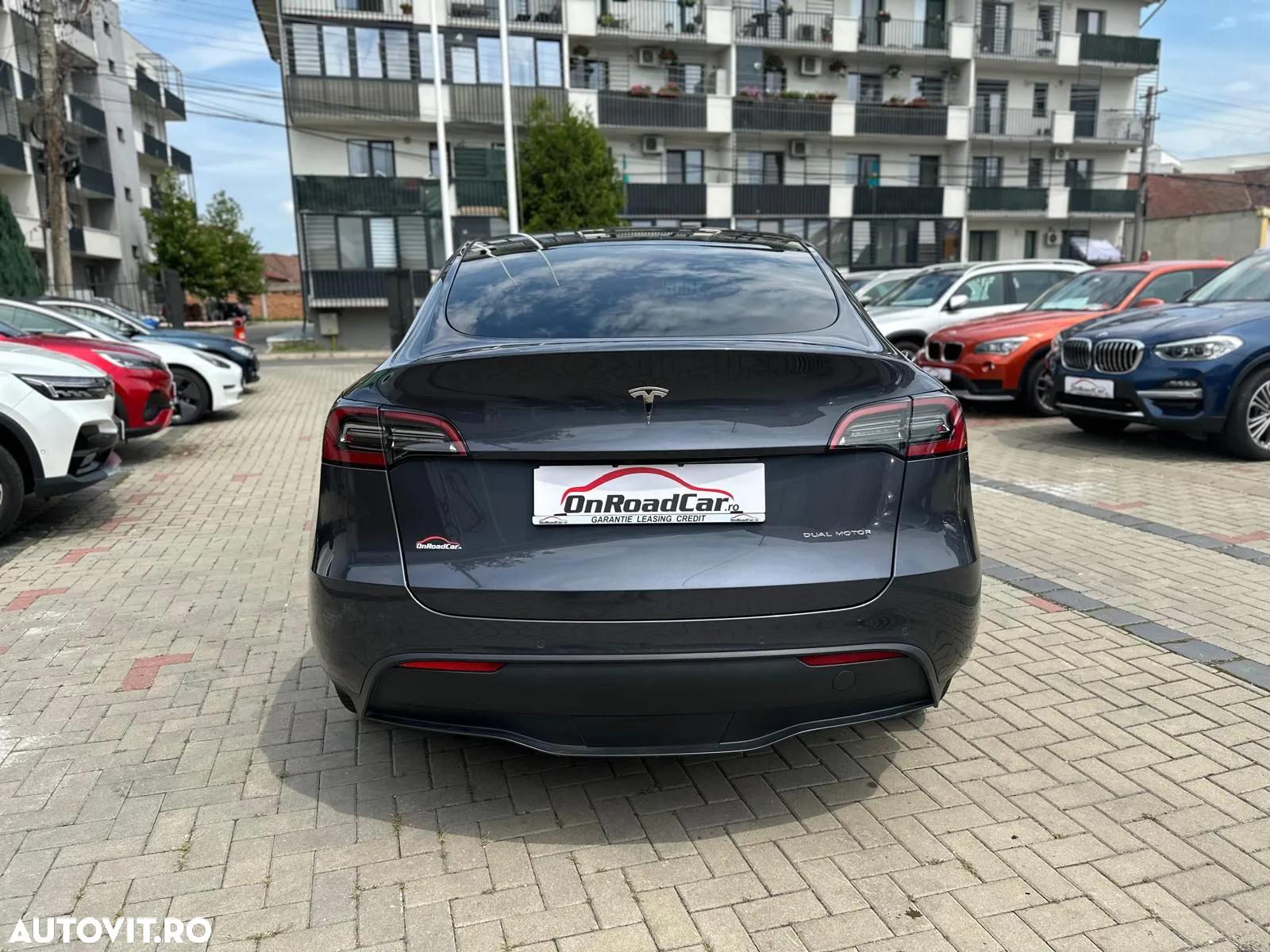 Tesla Model Y Long Range AWD - 14