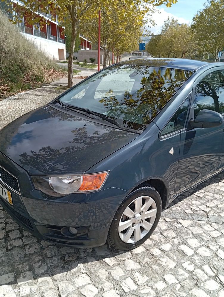 Mitsubishi Colt - 3
