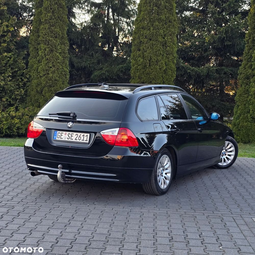 BMW Seria 3 320i Touring - 12