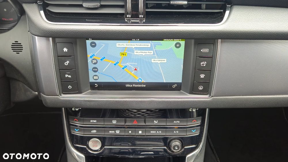 Jaguar XF 2.0 i4D R-Sport - 24