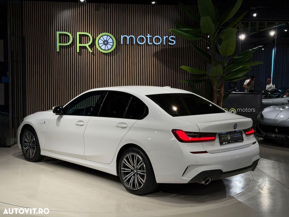 BMW Seria 3 330e iPerformance M Sport - 16