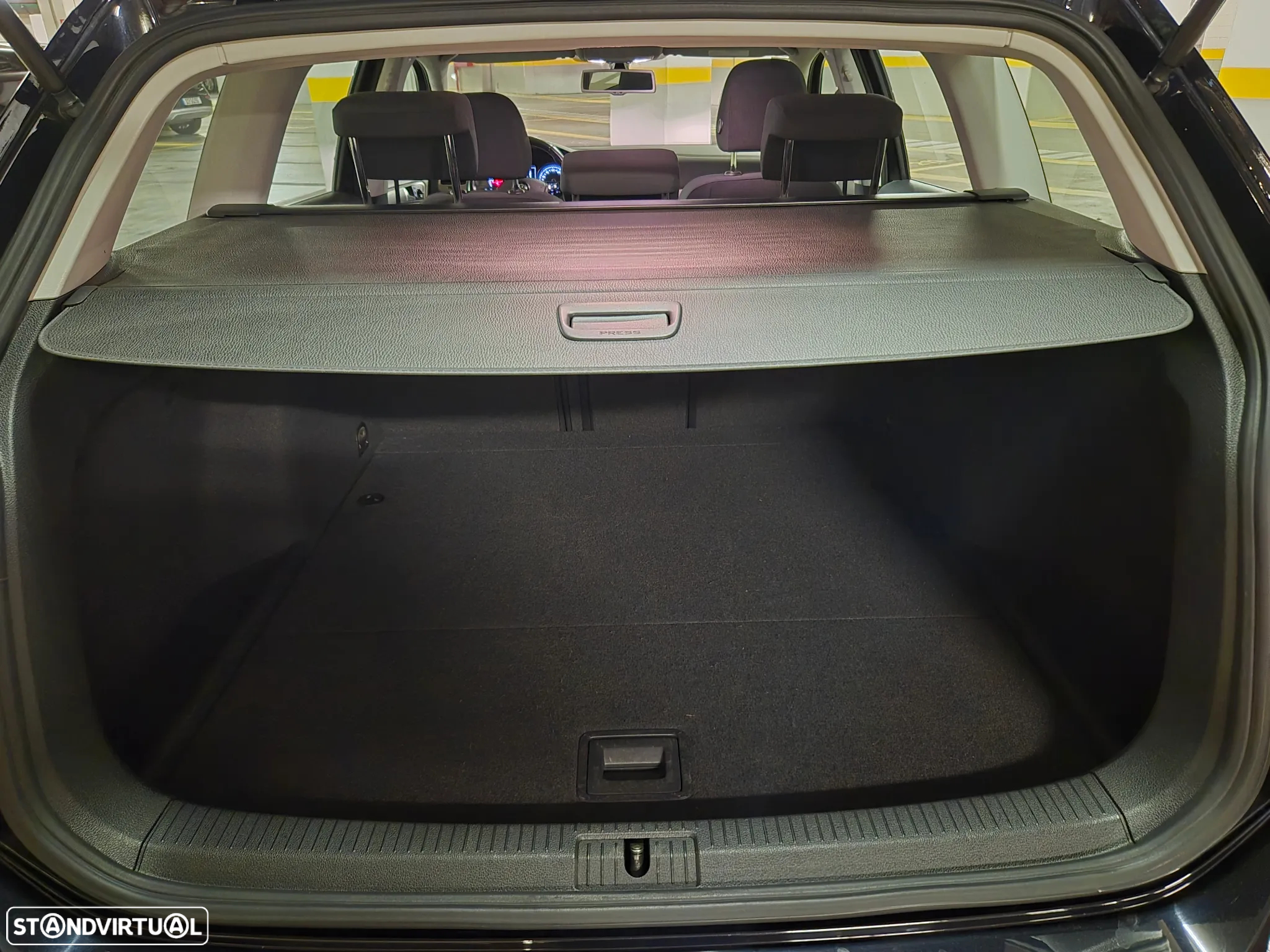 VW Golf Variant 1.6 TDi Confortline - 29