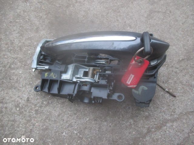 BMW F10 F11 KLAMKA DRZWI LEWY PRZÓD  WKŁADKA  KLUCZYK KEYLESS CZARNA B90 - 1