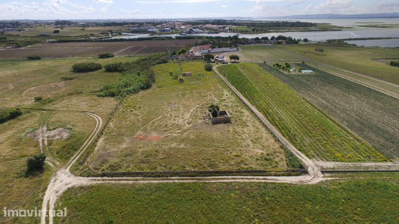 Terreno urbano misto com 13.120 m2 com aprovação para construção (60%) - Grande imagem: 3/21