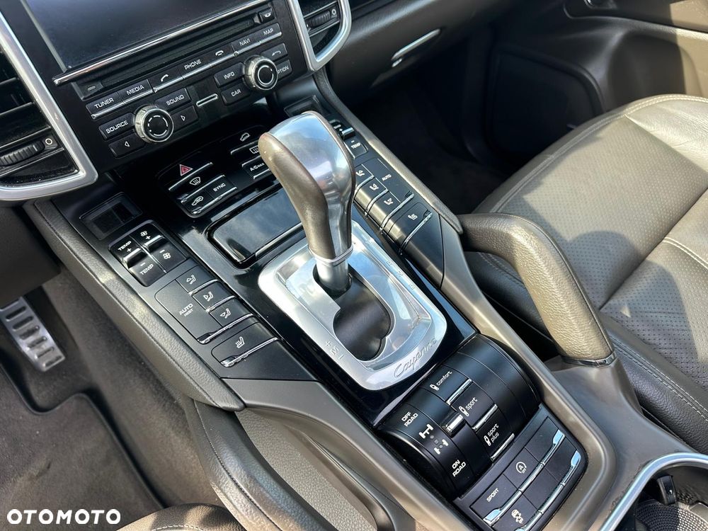 Porsche Cayenne S Platinum Edition - 10