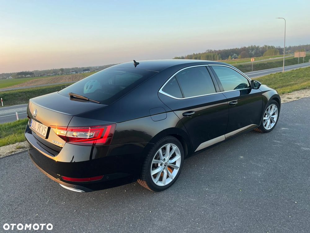Skoda Superb 2.0 TDI DSG Sportline - 17