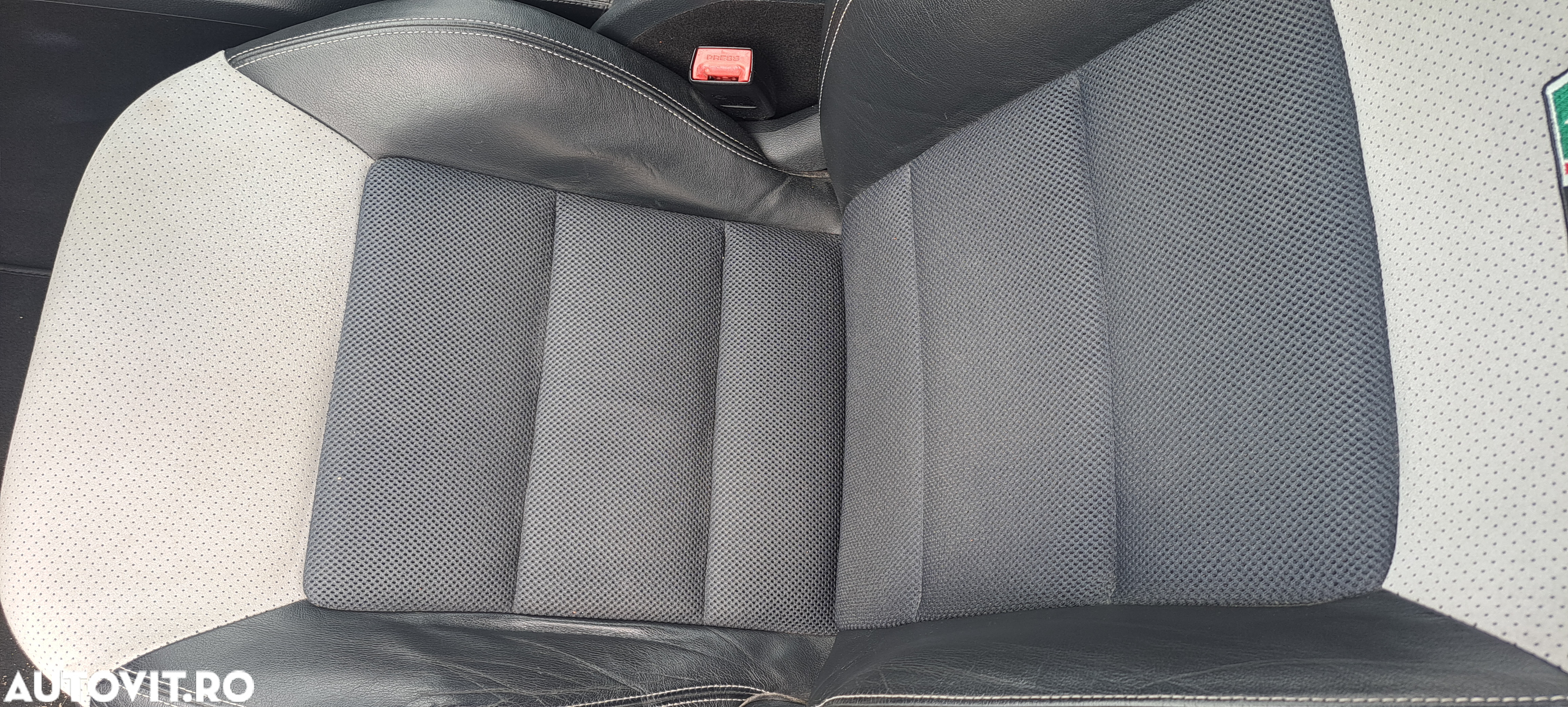Skoda Octavia Combi 2.0 TDI RS - 6