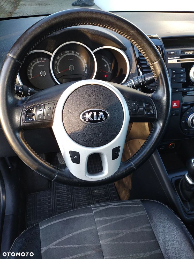 Kia Venga - 8